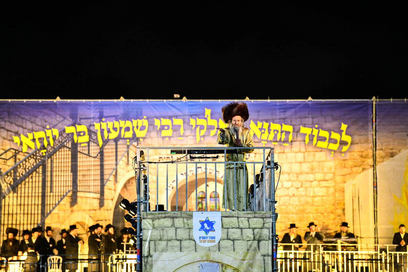 הרה"צ רבי אלימלך בידרמן בהדלקה ל"ג בעומר
