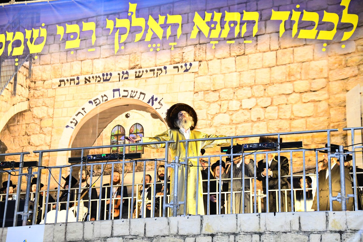 הרה"צ רבי אלימלך בידרמן בהדלקה ל"ג בעומר