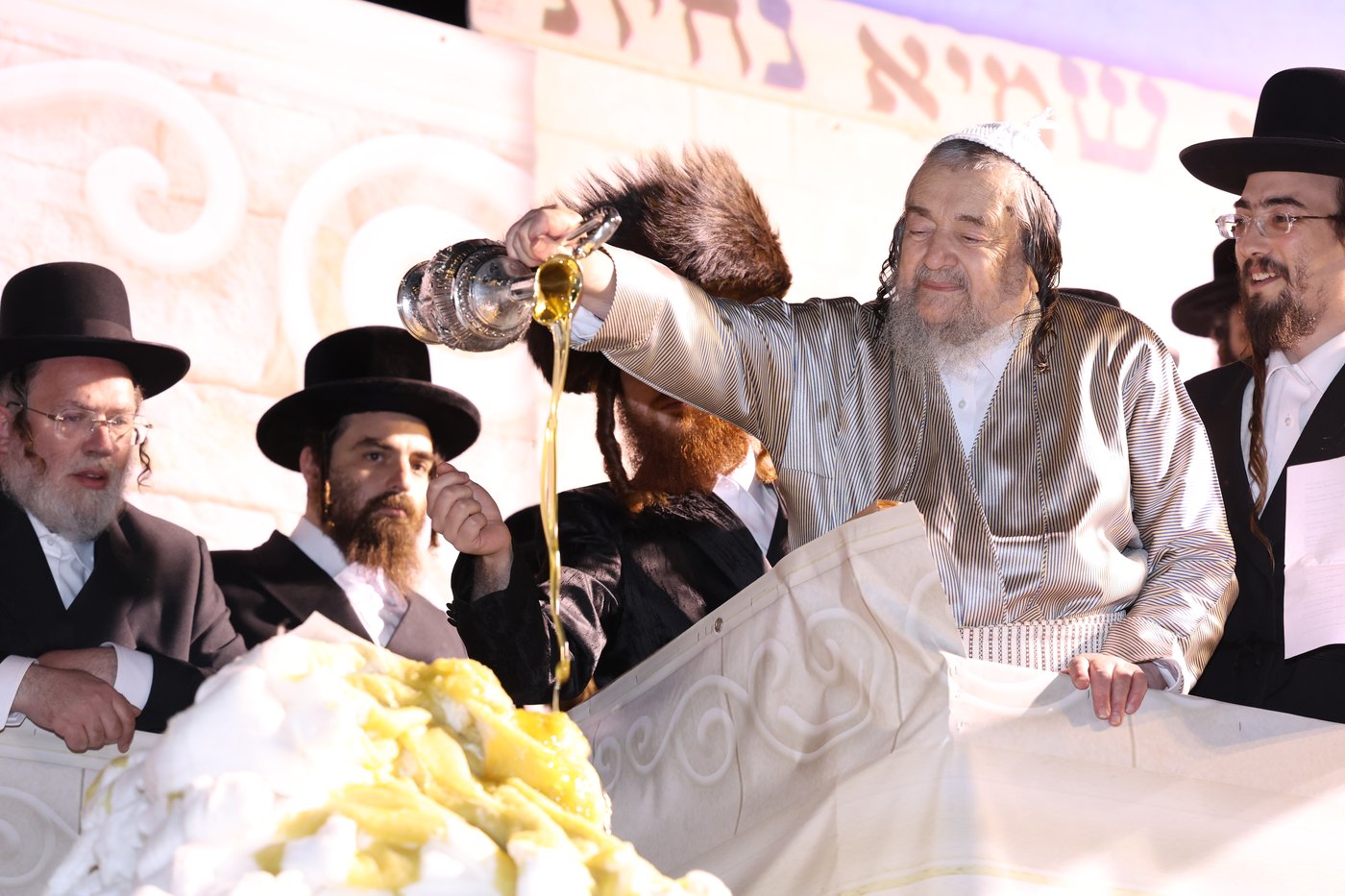 הגה"צ רבי יעקב מאיר שכטר בהדלקה ל"ג בעומר