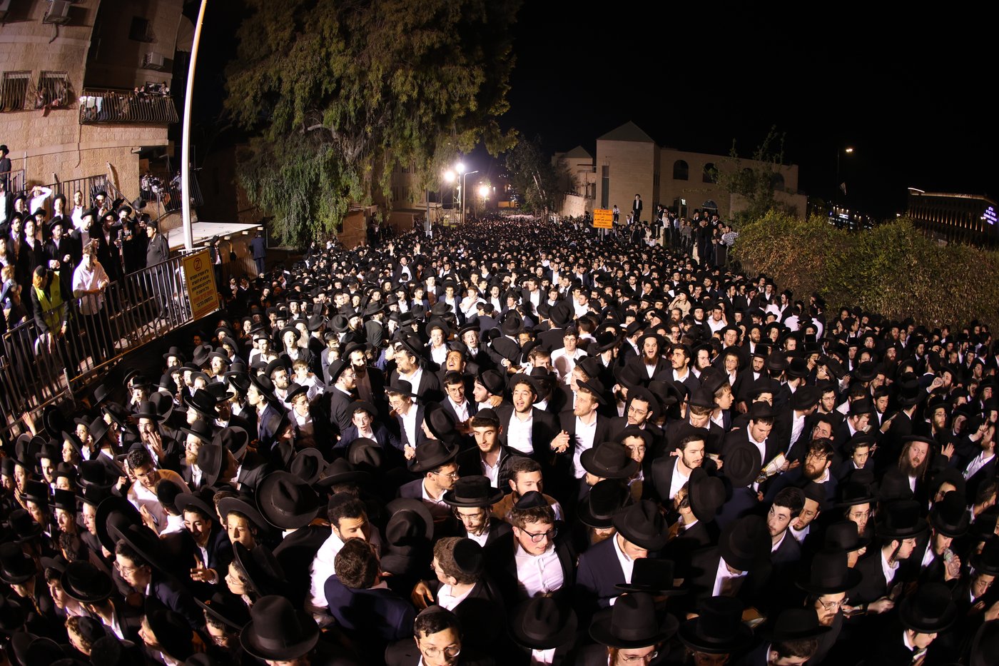 הגה"צ רבי יעקב מאיר שכטר בהדלקה ל"ג בעומר