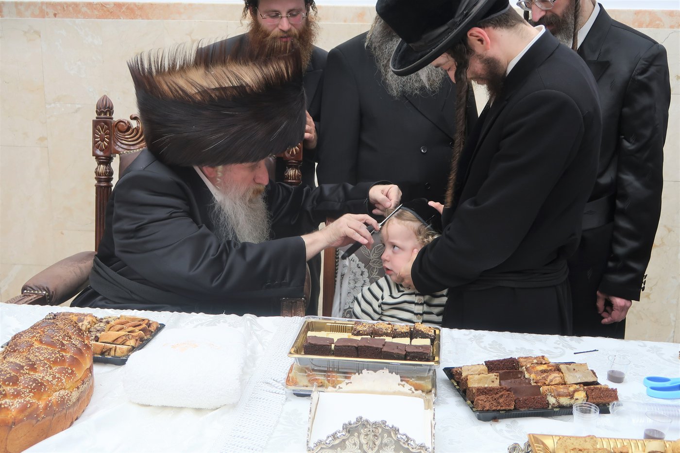 מעמד ההדלקה בחצה"ק טשארנאביל