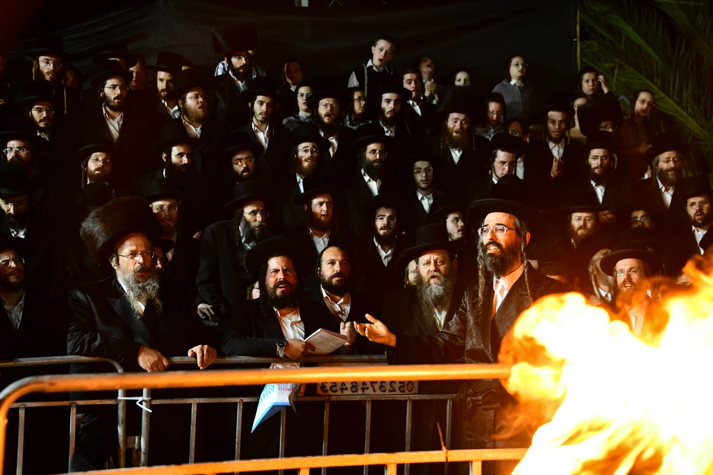 ל"ג בעומר בחצה"ק זוויעהיל
