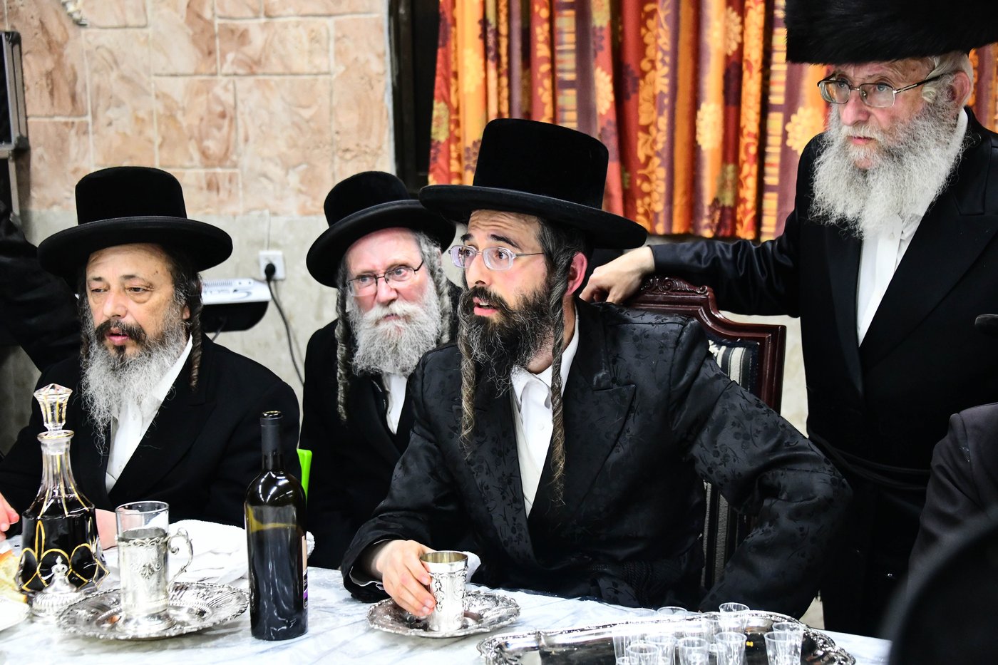 ל"ג בעומר בחצה"ק זוויעהיל