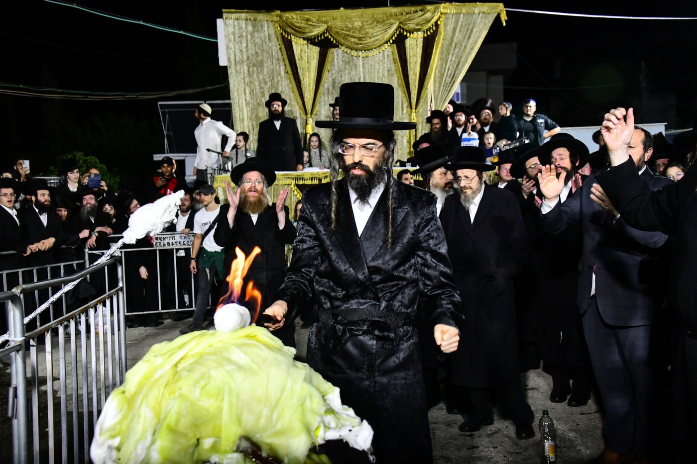 ל"ג בעומר בחצה"ק זוויעהיל