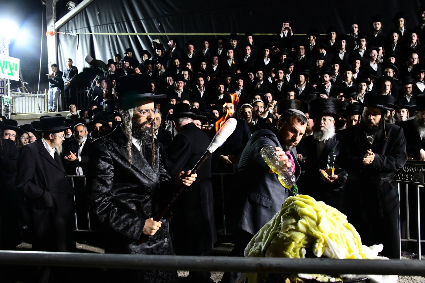ל"ג בעומר בחצה"ק זוויעהיל