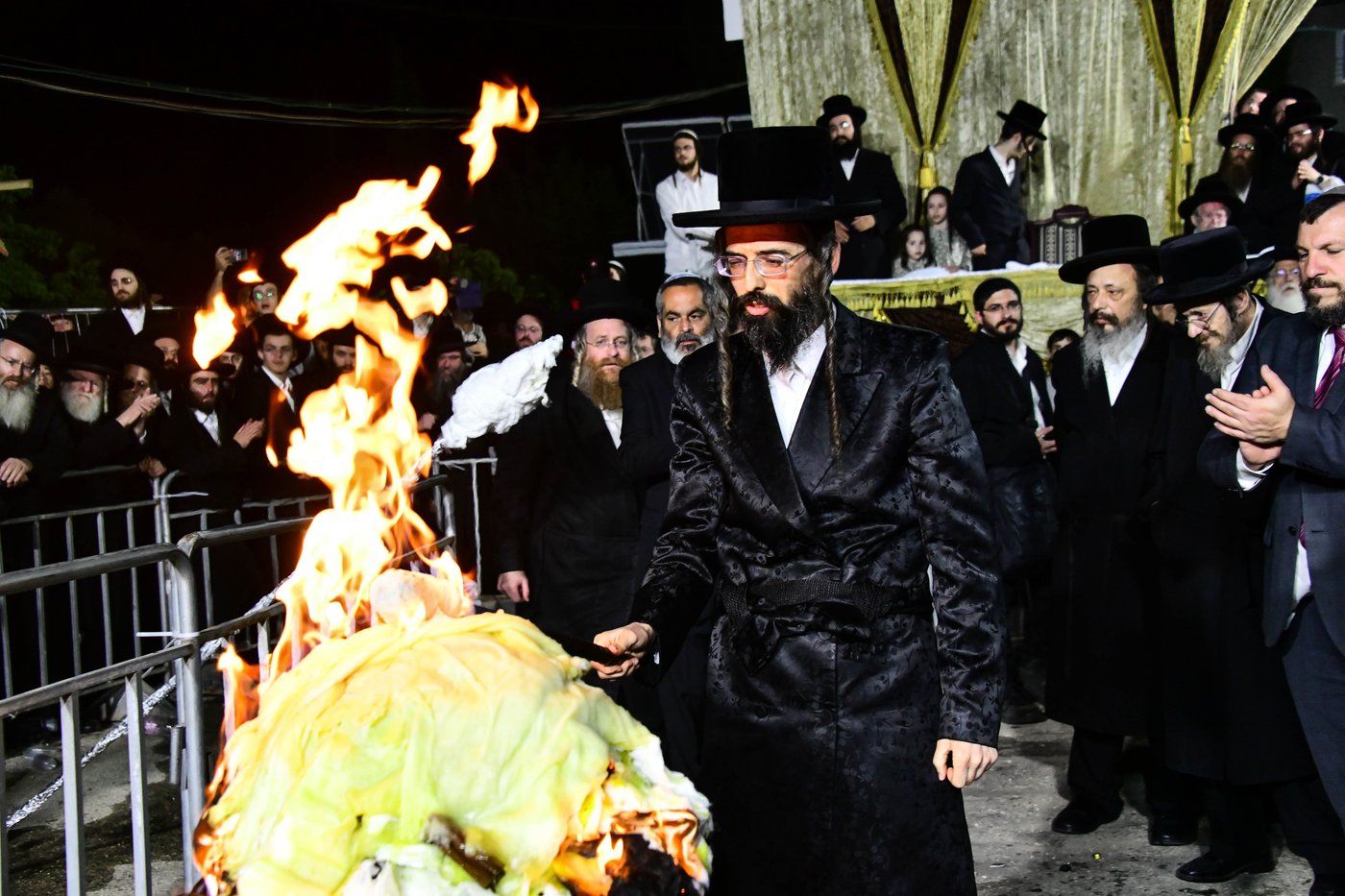 ל"ג בעומר בחצה"ק זוויעהיל