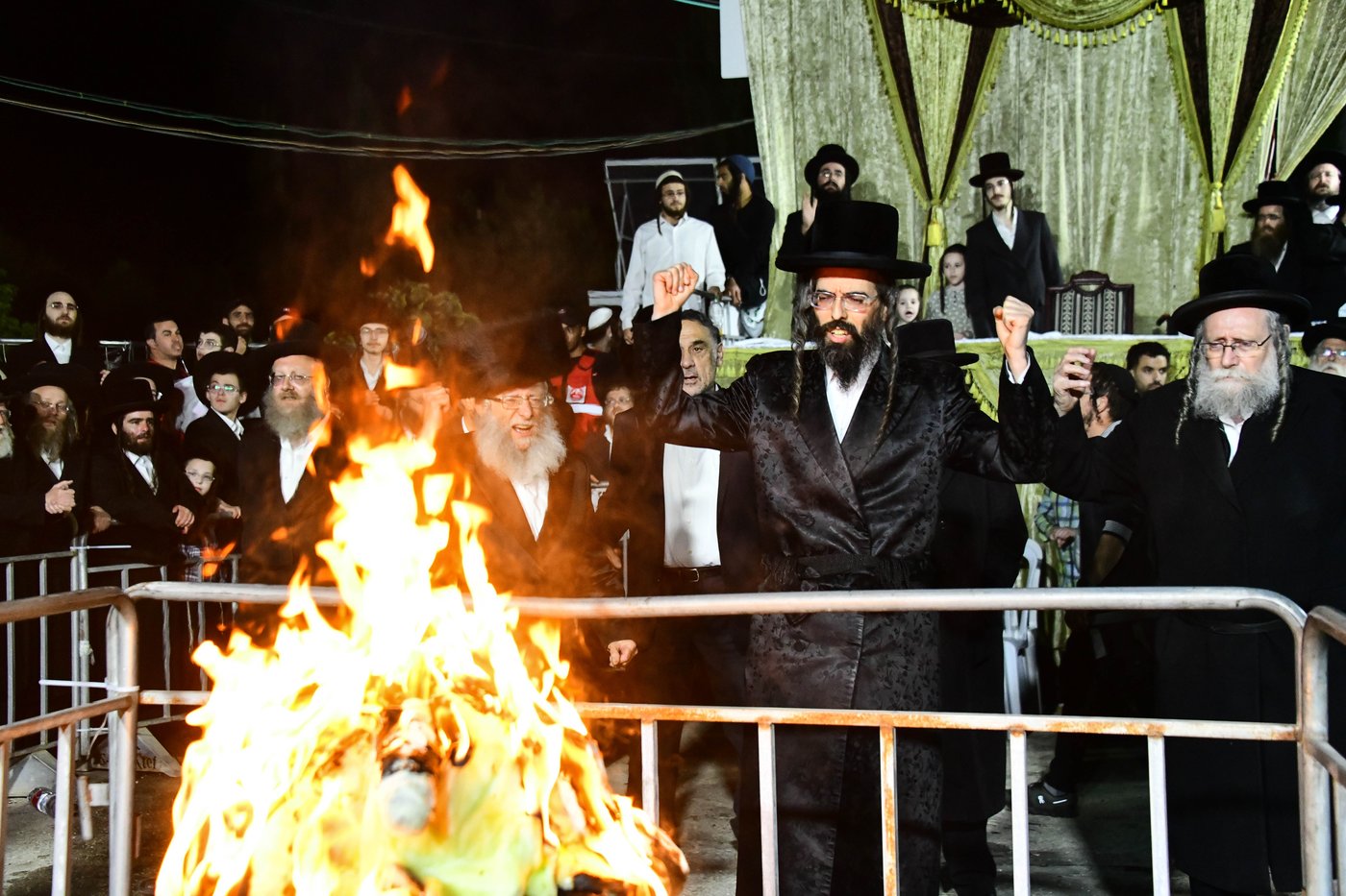 ל"ג בעומר בחצה"ק זוויעהיל