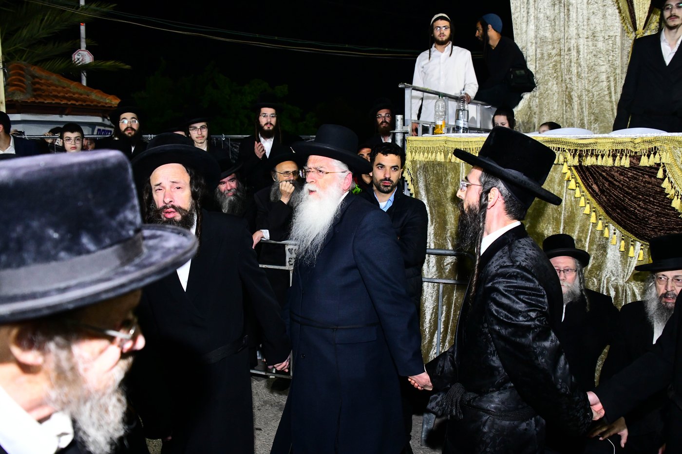 ל"ג בעומר בחצה"ק זוויעהיל