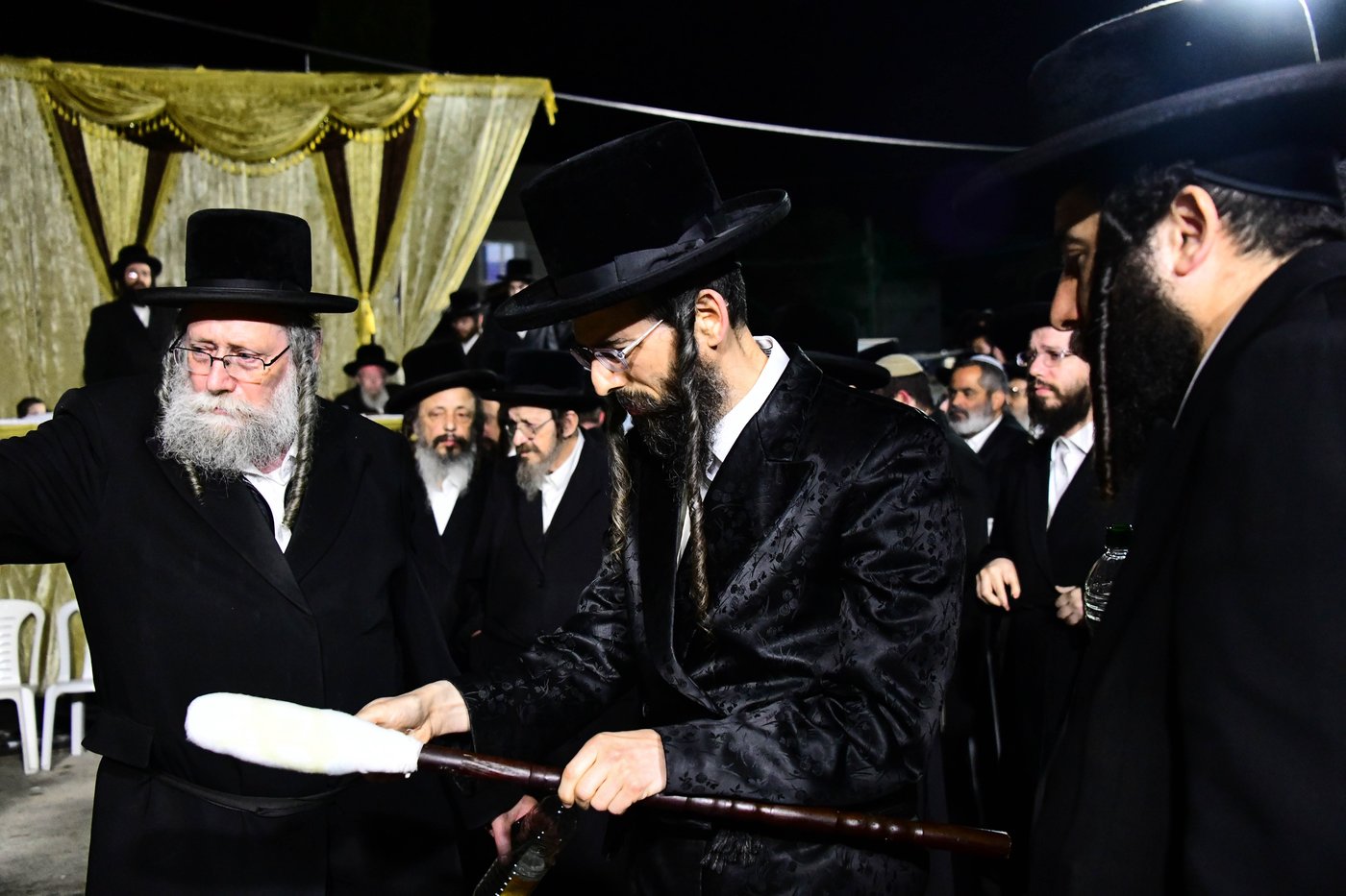 ל"ג בעומר בחצה"ק זוויעהיל