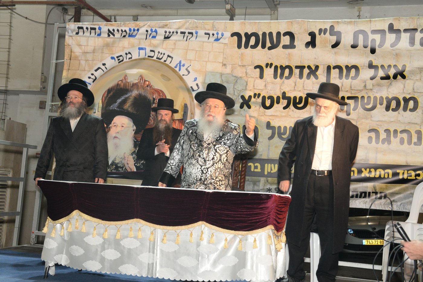 הדלקת ל"ג בעומר הגדולה, אצל האדמו"ר ממישקולץ – מנהיגה הרוחני של פתח תקוה