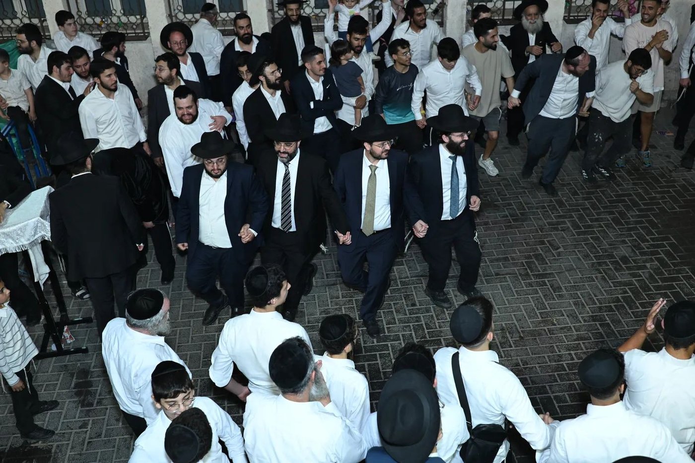 הגאון הרב ליאור גלזר בהדלקה לכבוד ל"ג בעומר