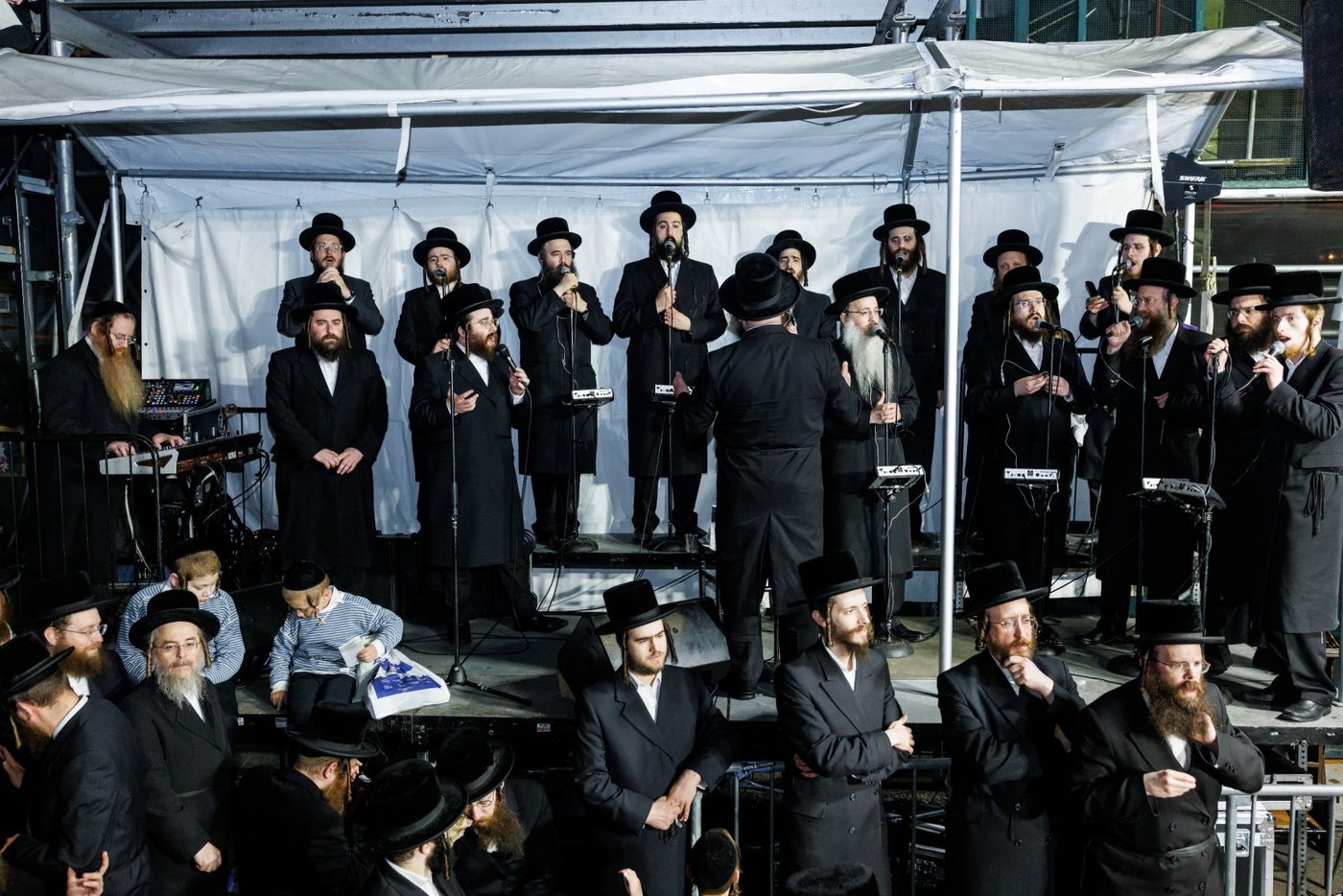 מעמד ההדלקה ע"י האדמו"ר מבאבוב - 45 ליל ל"ג בעומר