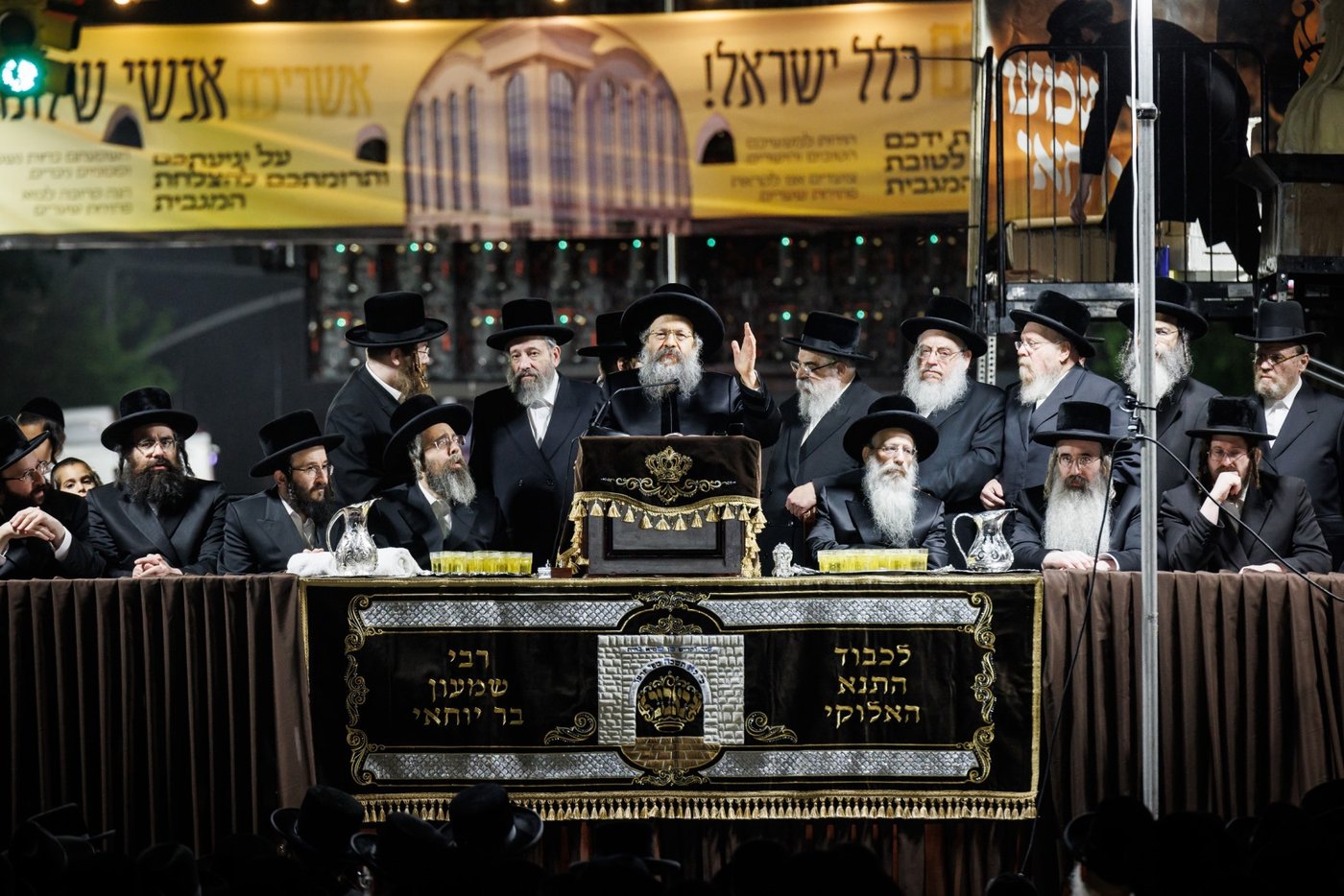 מעמד ההדלקה ע"י האדמו"ר מבאבוב - 45 ליל ל"ג בעומר