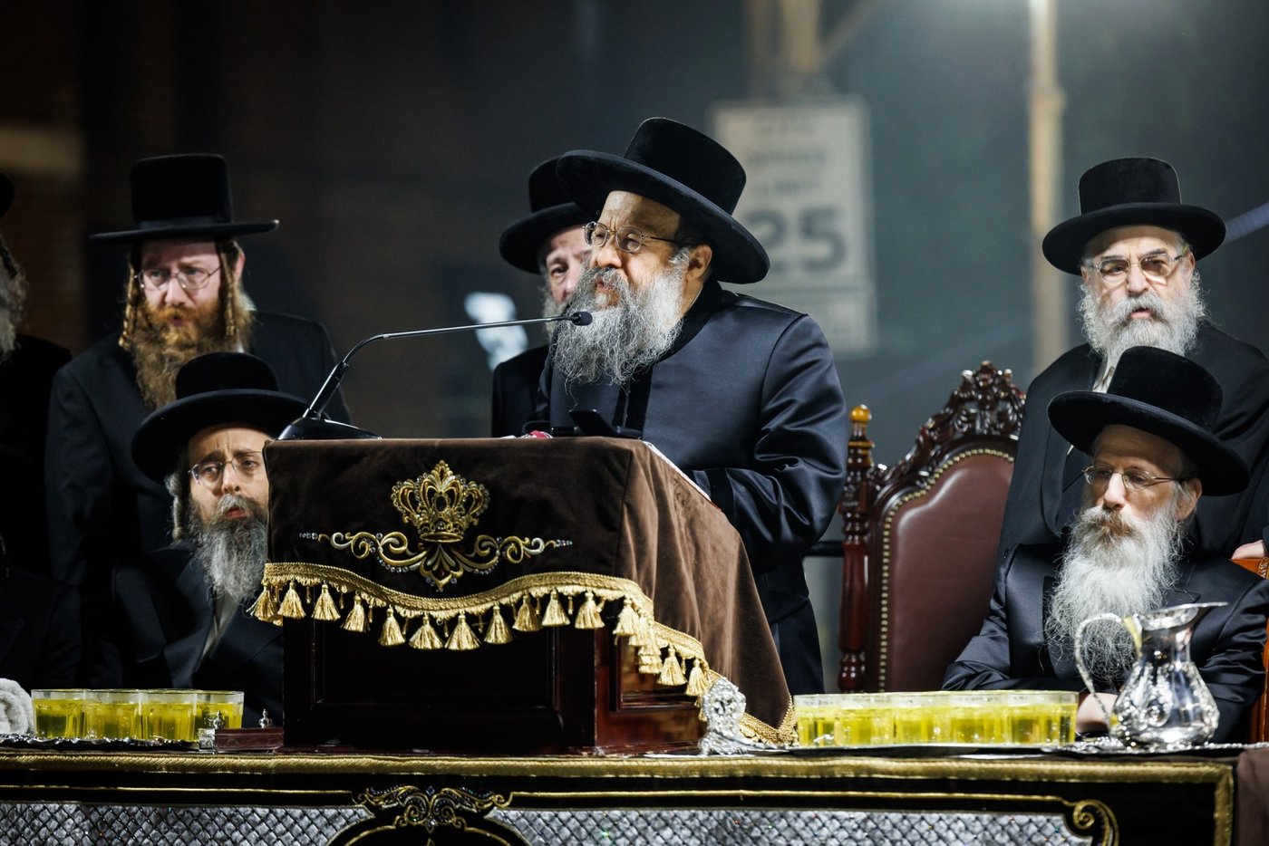 מעמד ההדלקה ע"י האדמו"ר מבאבוב - 45 ליל ל"ג בעומר