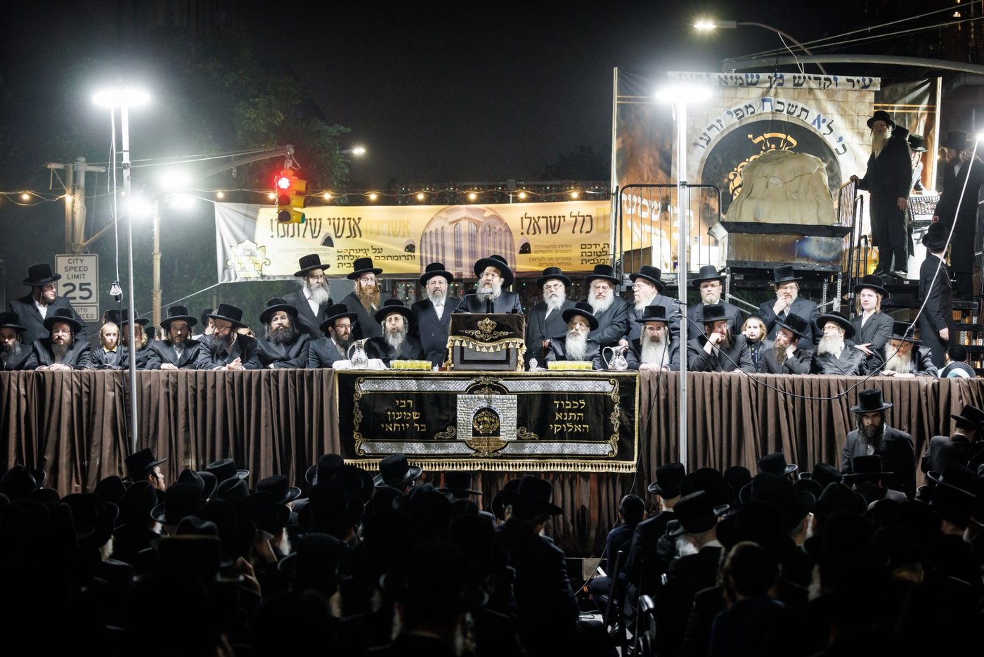 מעמד ההדלקה ע"י האדמו"ר מבאבוב - 45 ליל ל"ג בעומר