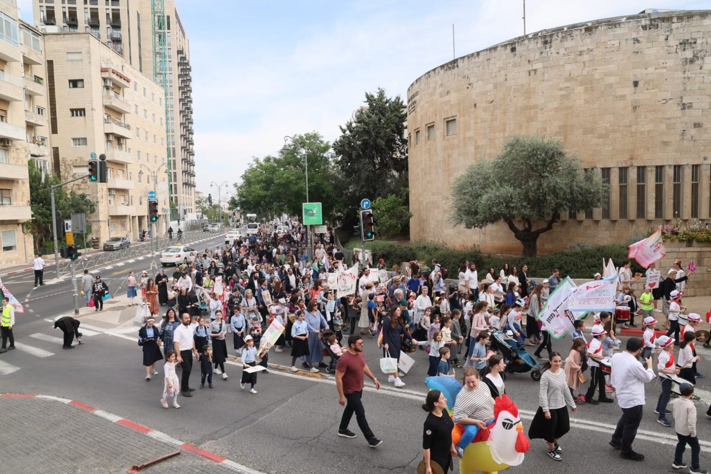 ברחוב ההפגנות בירושלים: ילדים והוריהם צעדו לכבודו של רשב"י