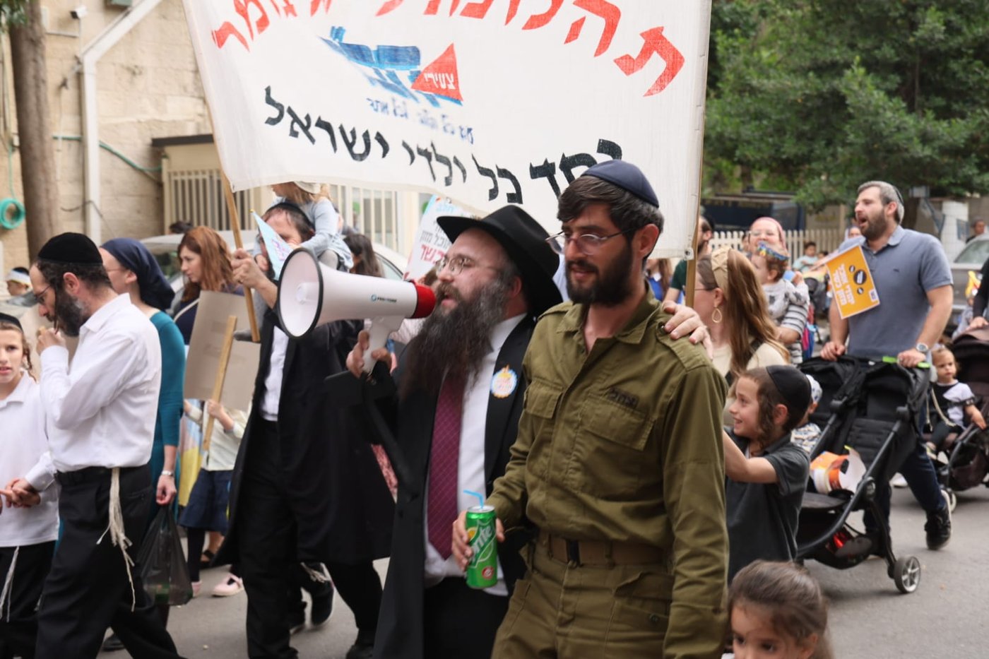 ברחוב ההפגנות בירושלים: ילדים והוריהם צעדו לכבודו של רשב"י
