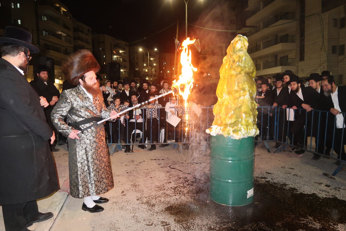 ל"ג בעומר בחצה"ק מיאלען