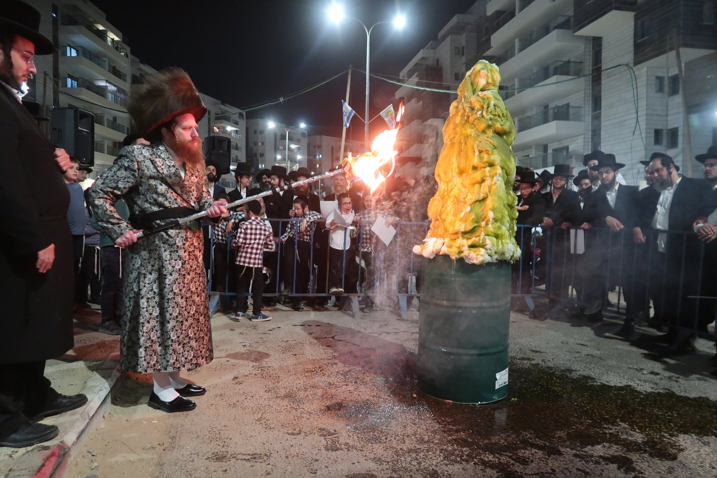 ל"ג בעומר בחצה"ק מיאלען