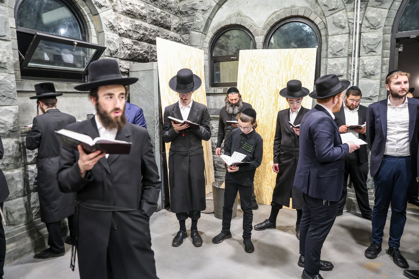 אלפי ישראל בעליה לציון הרה"ק מבאבוב זצ"ל בליל ל"ג בעומר תשפ"ה