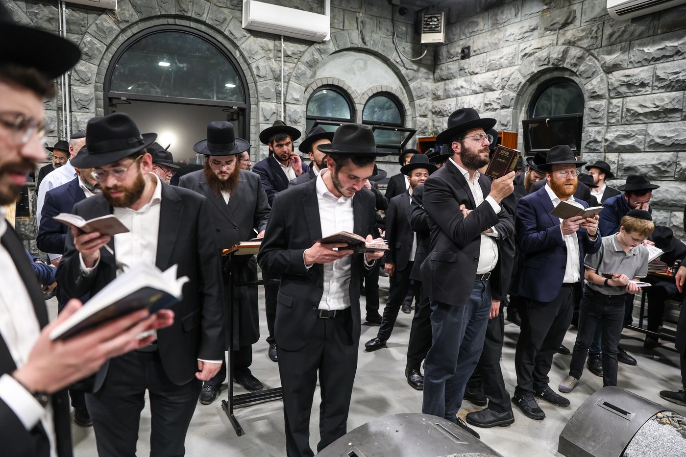 אלפי ישראל בעליה לציון הרה"ק מבאבוב זצ"ל בליל ל"ג בעומר תשפ"ה