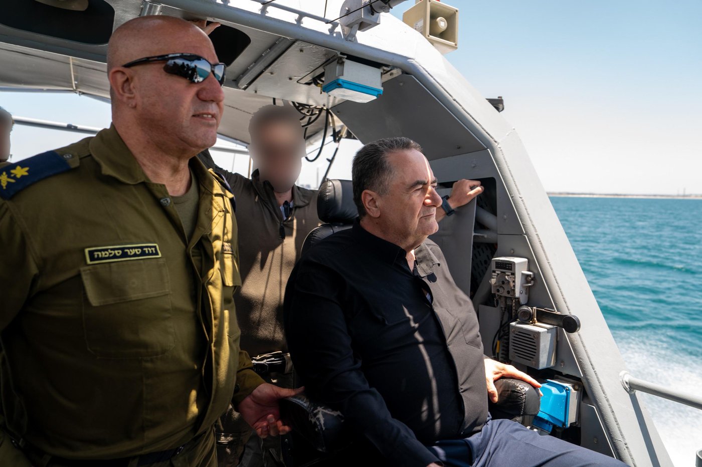 שר הביטחון מפליג מול חופי הרצועה