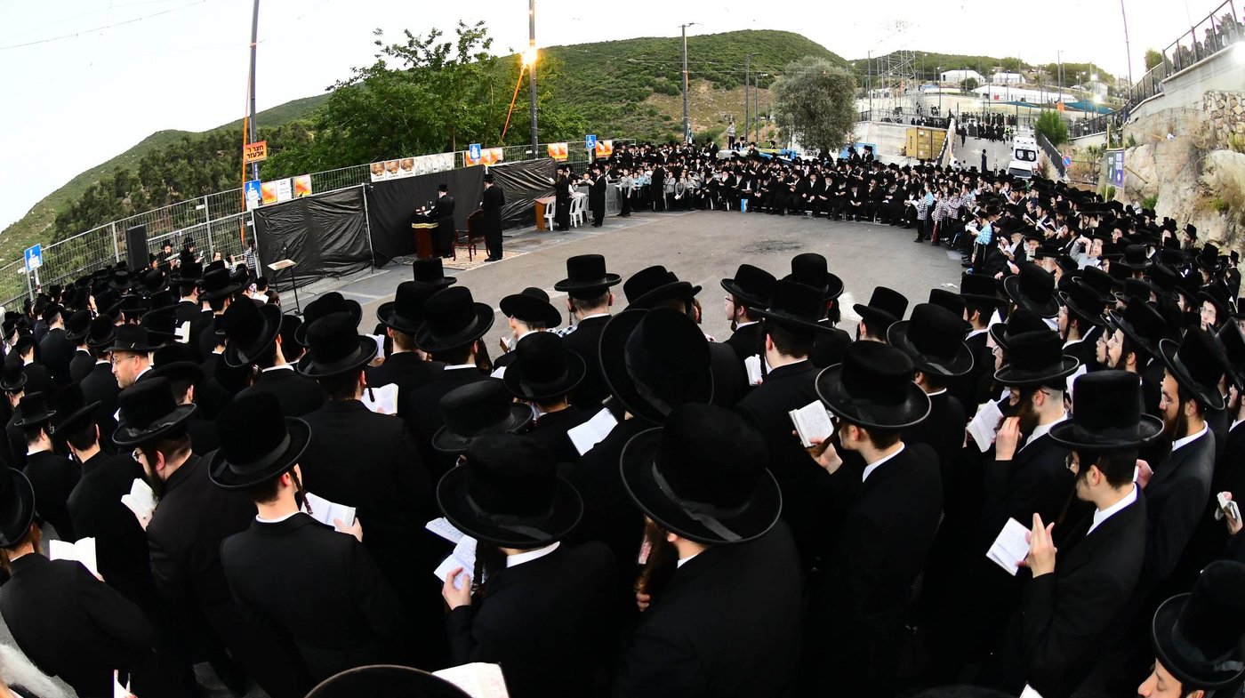 האדמו"ר מסערט ויז'ניץ באתרא קדישא מירון