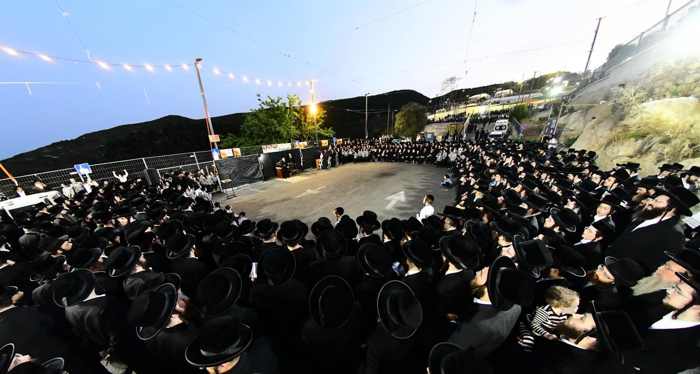 האדמו"ר מסערט ויז'ניץ באתרא קדישא מירון