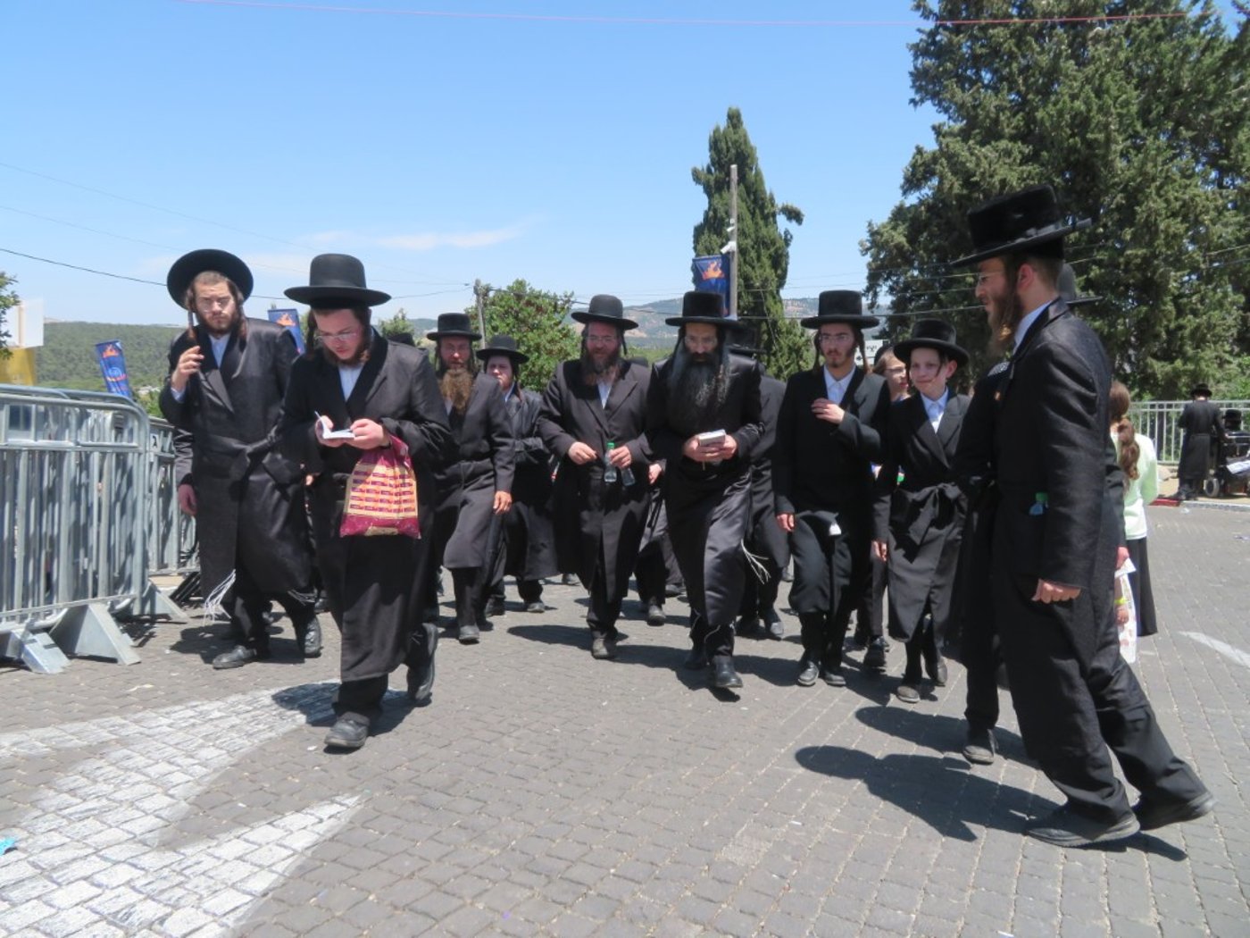 ל"ג בעומר בחצה"ק סטריקוב ירושלים