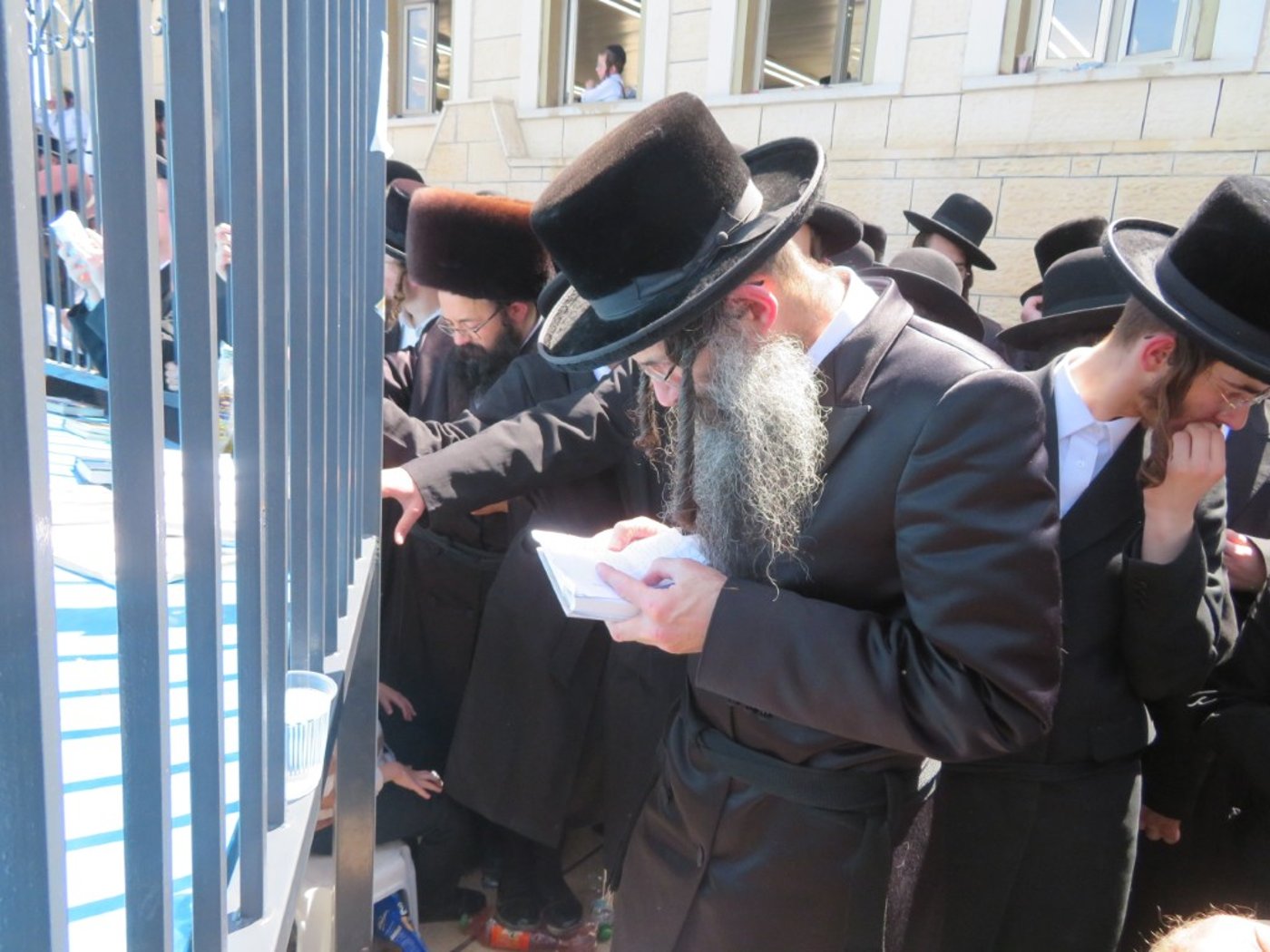 ל"ג בעומר בחצה"ק סטריקוב ירושלים