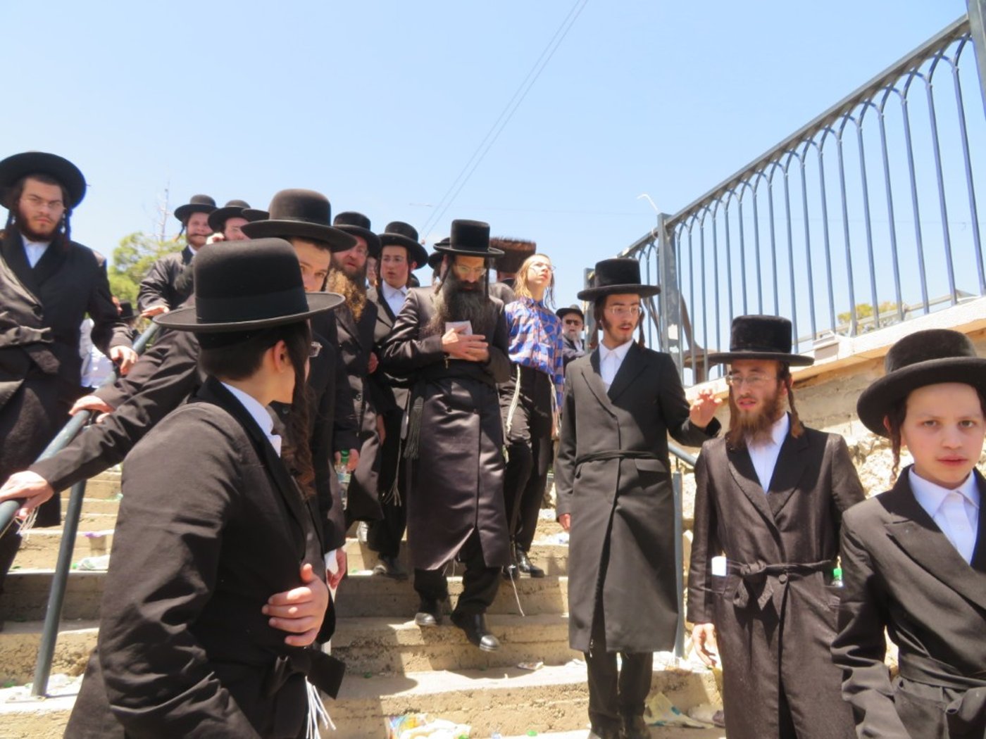 ל"ג בעומר בחצה"ק סטריקוב ירושלים