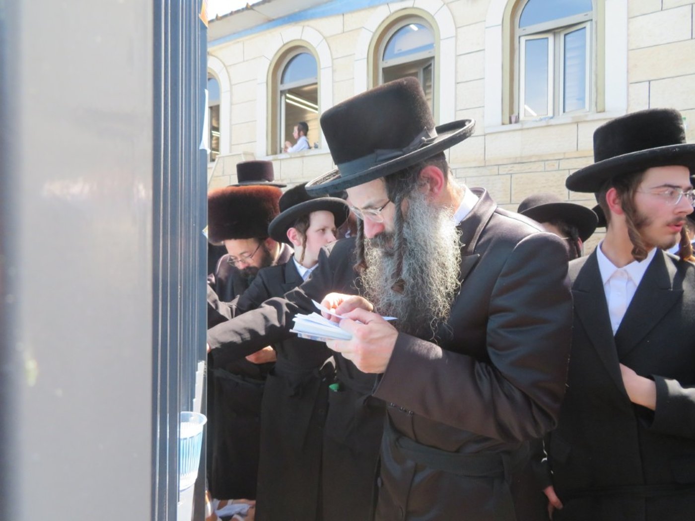 ל"ג בעומר בחצה"ק סטריקוב ירושלים