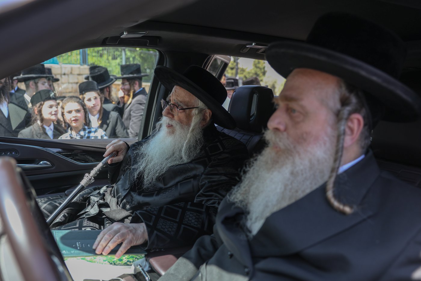 האדמו"ר מצאנז בתפילה באתרא קדישא מירון