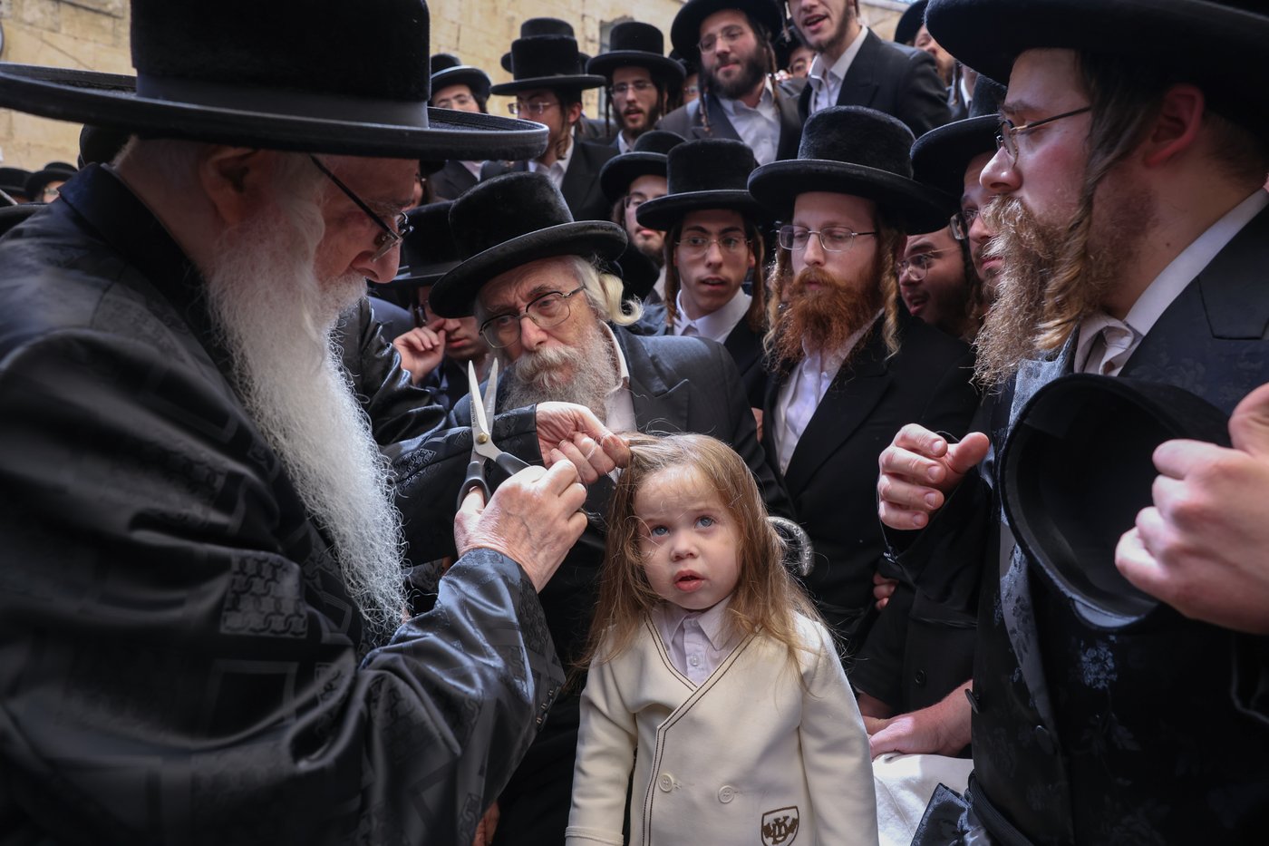 האדמו"ר מצאנז בתפילה באתרא קדישא מירון