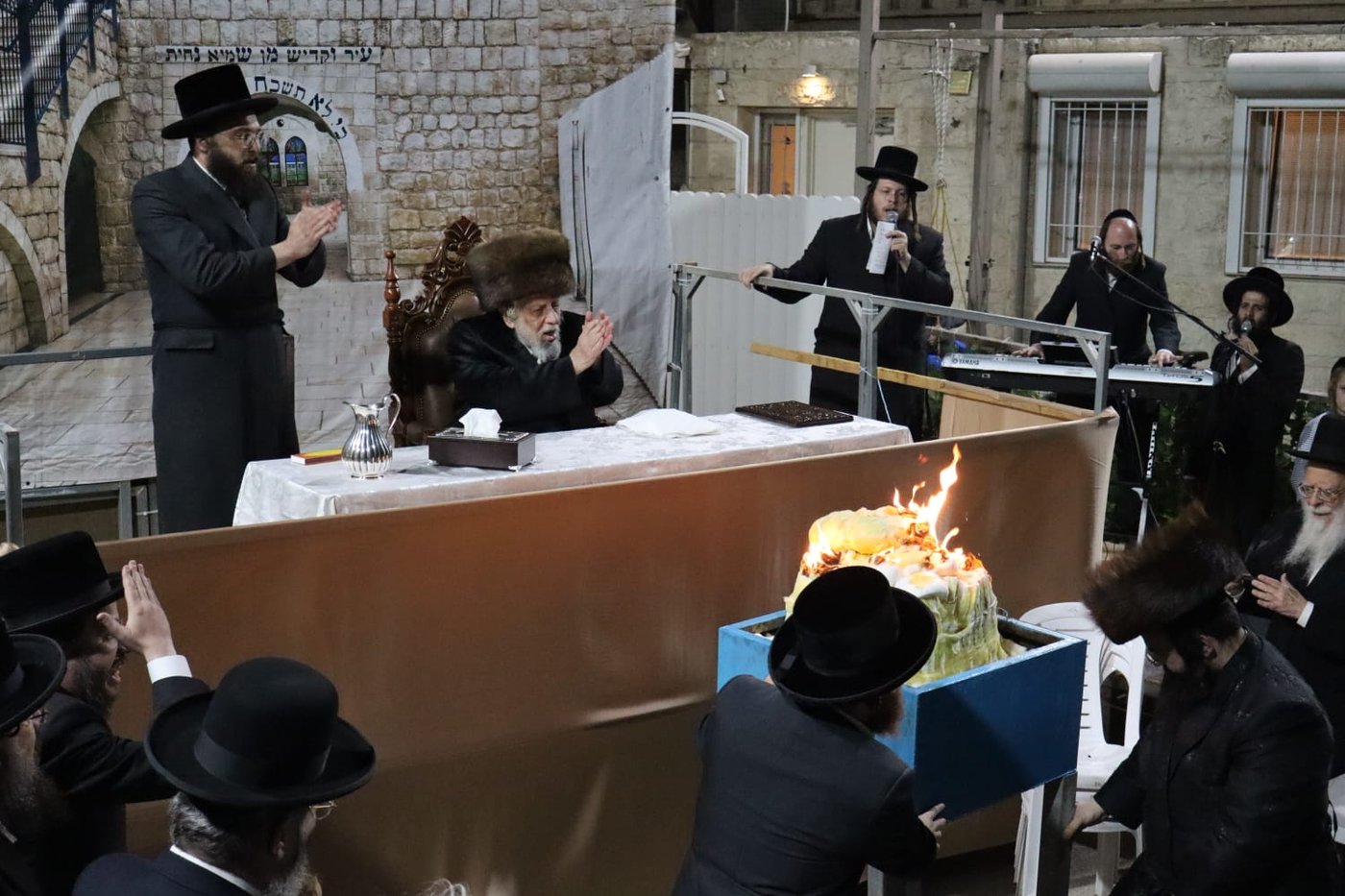 ל"ג בעומר בחצה"ק קופיטשניץ