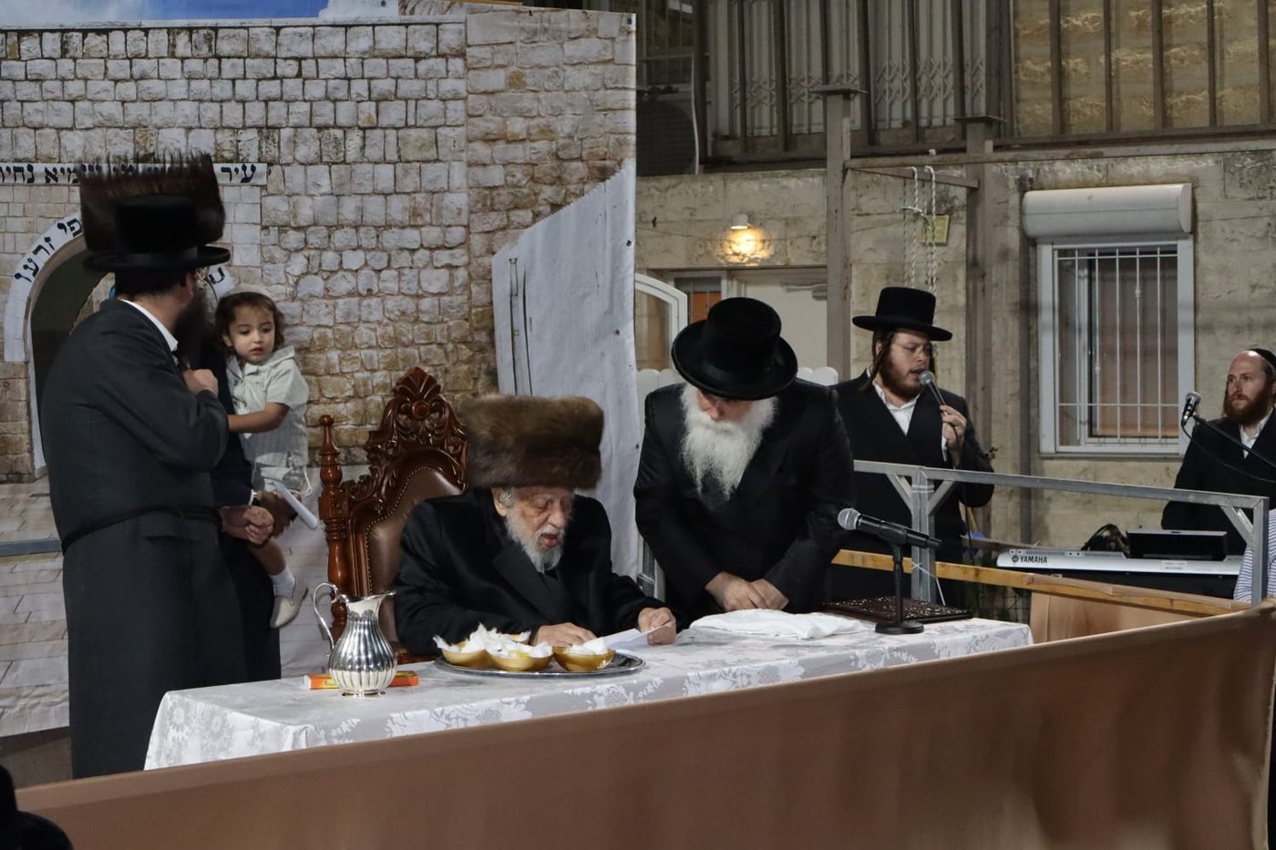 ל"ג בעומר בחצה"ק קופיטשניץ