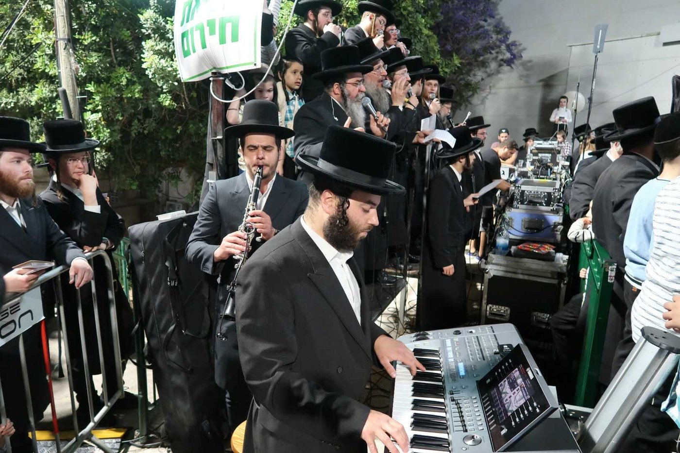 ל"ג בעומר בחצה"ק סערט ויז'ניץ