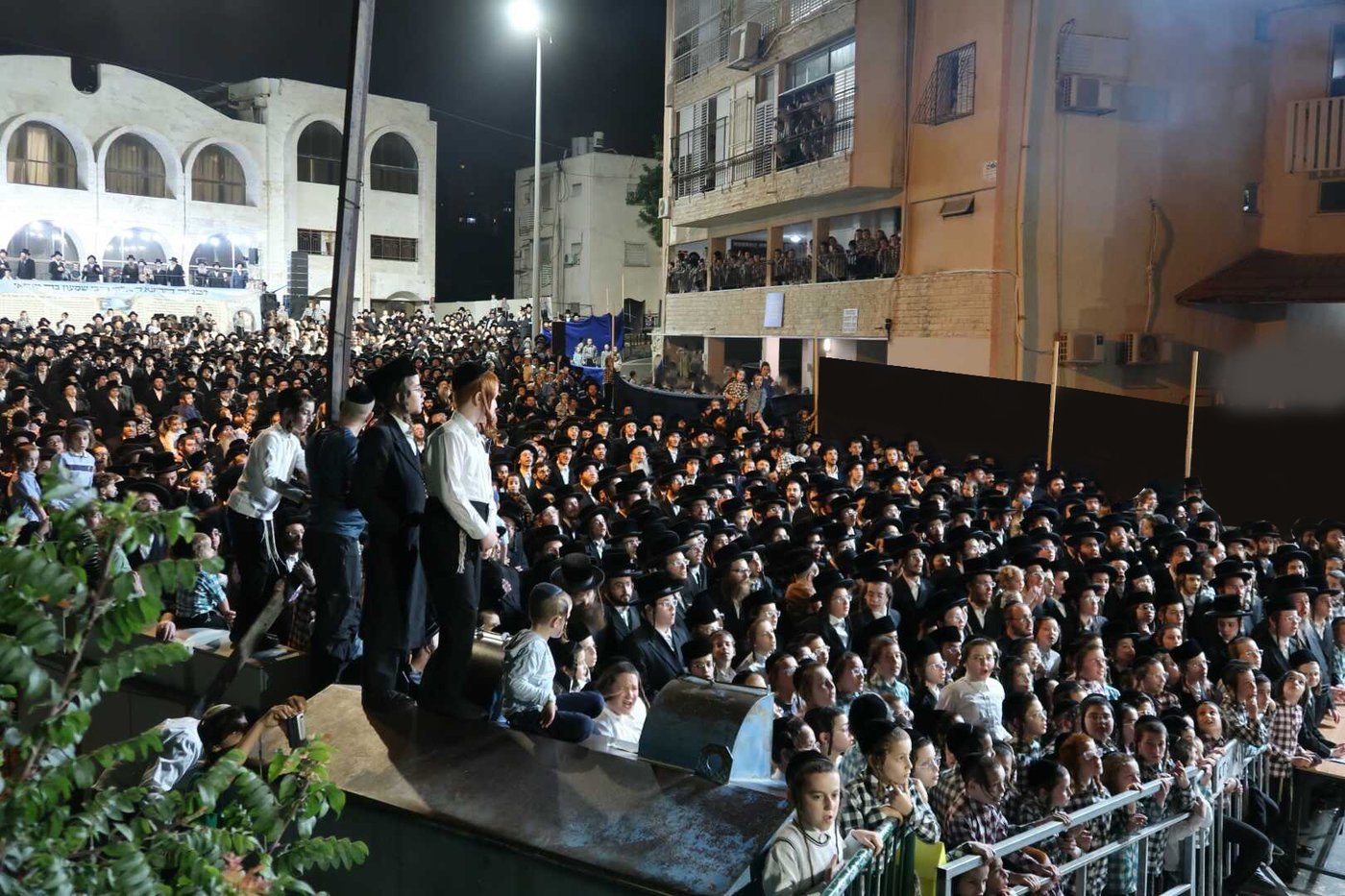 ל"ג בעומר בחצה"ק סערט ויז'ניץ