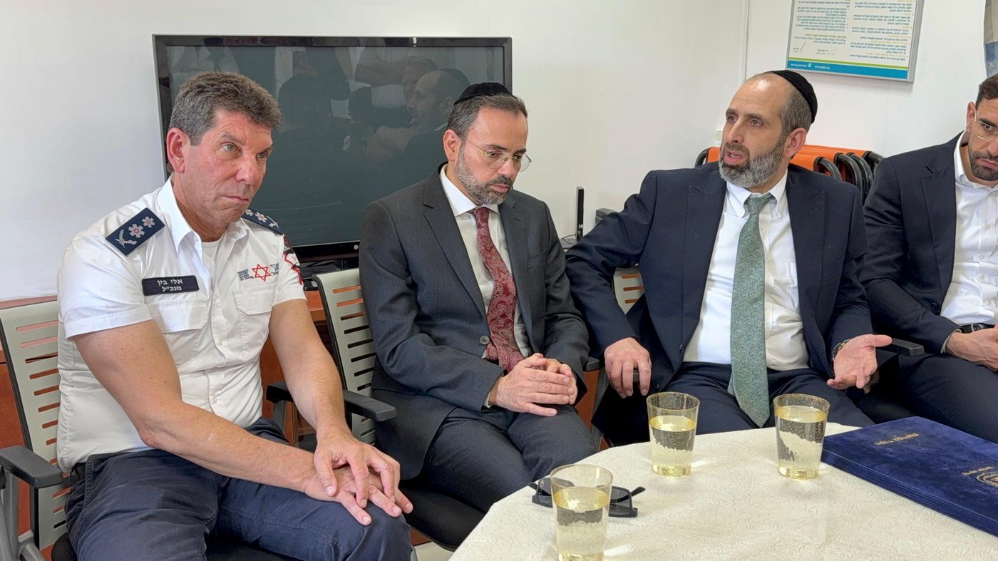 שר הבריאות הרב אוריאל בוסו בביקור בתחנת מד"א באלעד