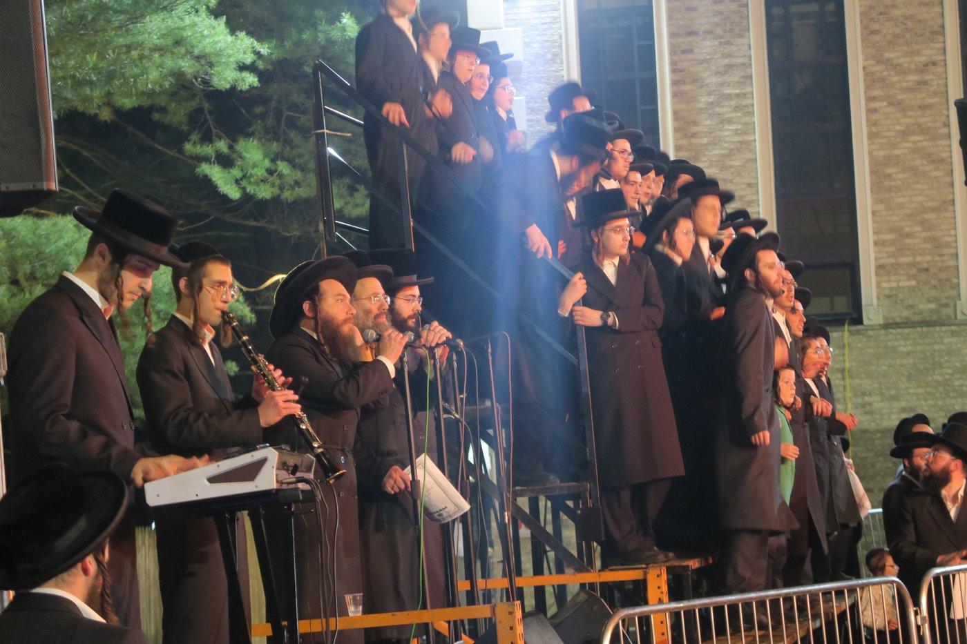 ל"ג בעומר בחצה"ק ניקלשבורג