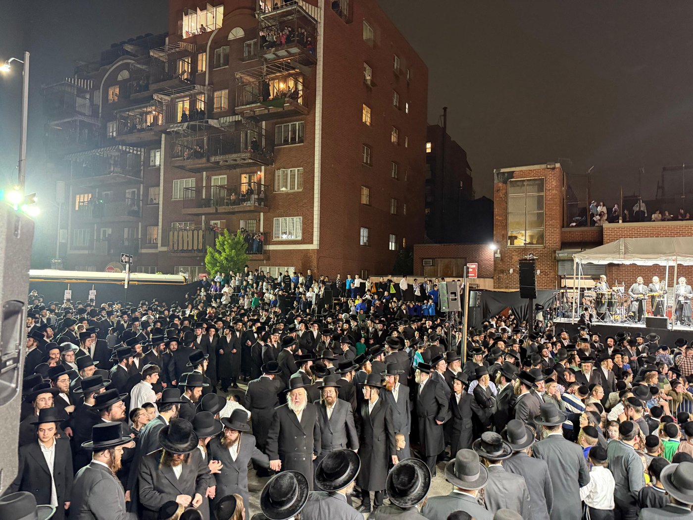 ל"ג בעומר בחצה"ק קראלי