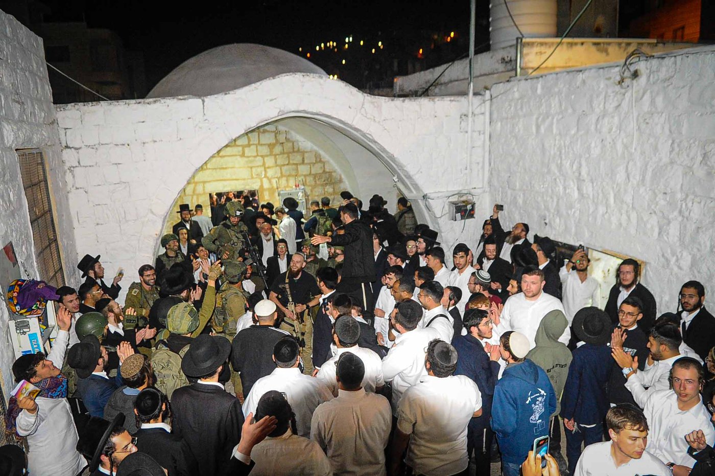 ספירת 'יסוד שביסוד' בקבר יוסף הצדיק בשכם