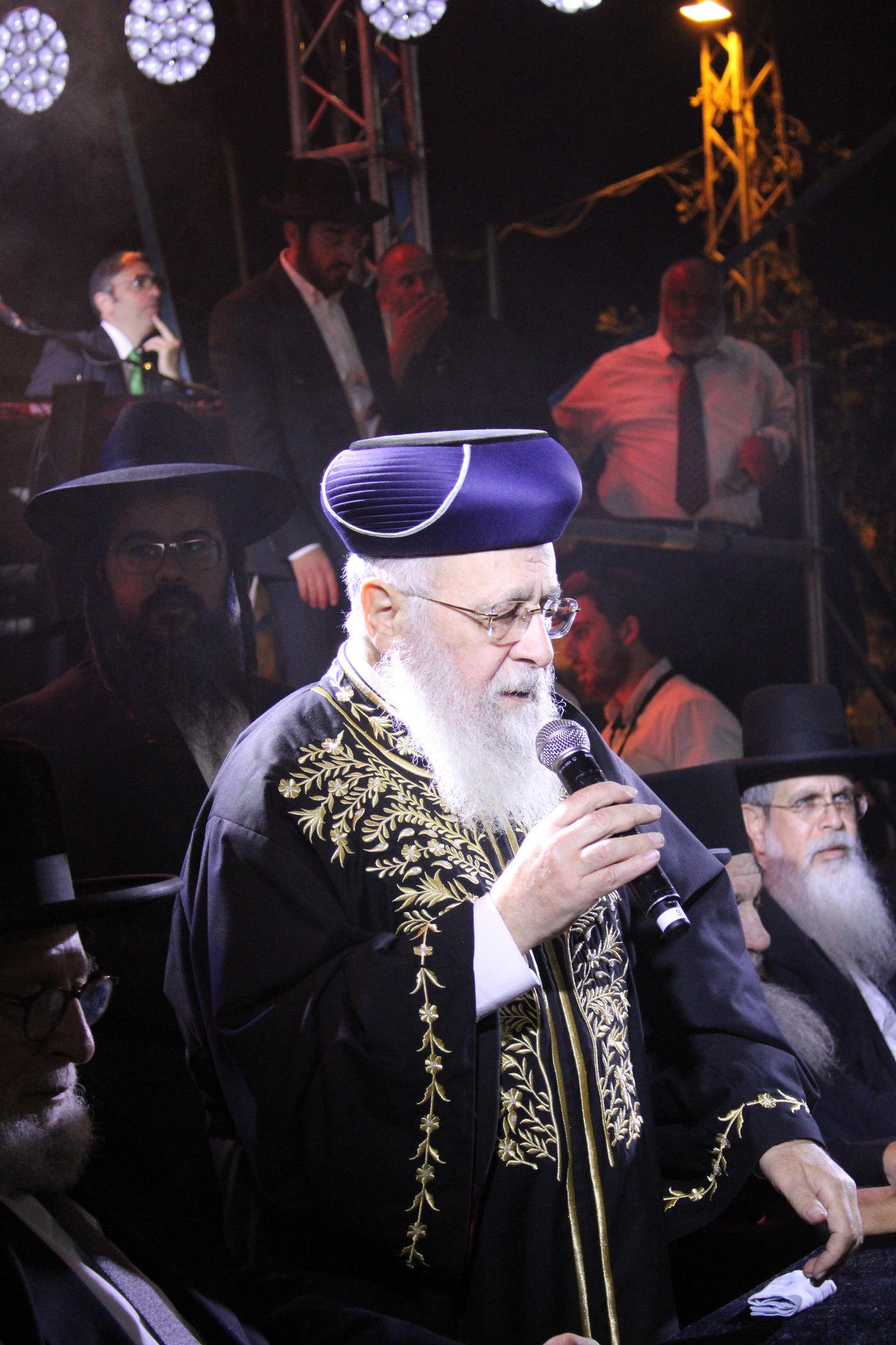 הראשל"צ הגר"י יוסף בהדלקה ב'הליכות משה'