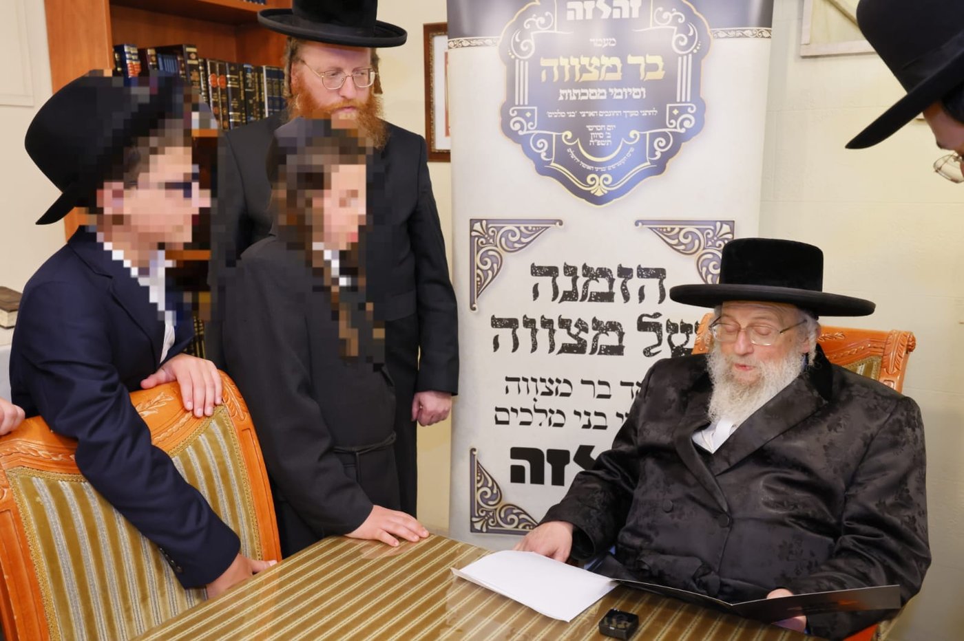 ילדי 'זה לזה' מתברכים אצל גדולי הדור לפני מעמד בר המצווה
