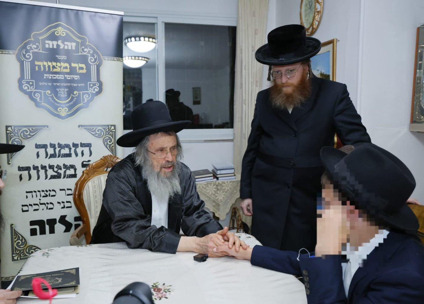 ילדי 'זה לזה' מתברכים אצל גדולי הדור לפני מעמד בר המצווה