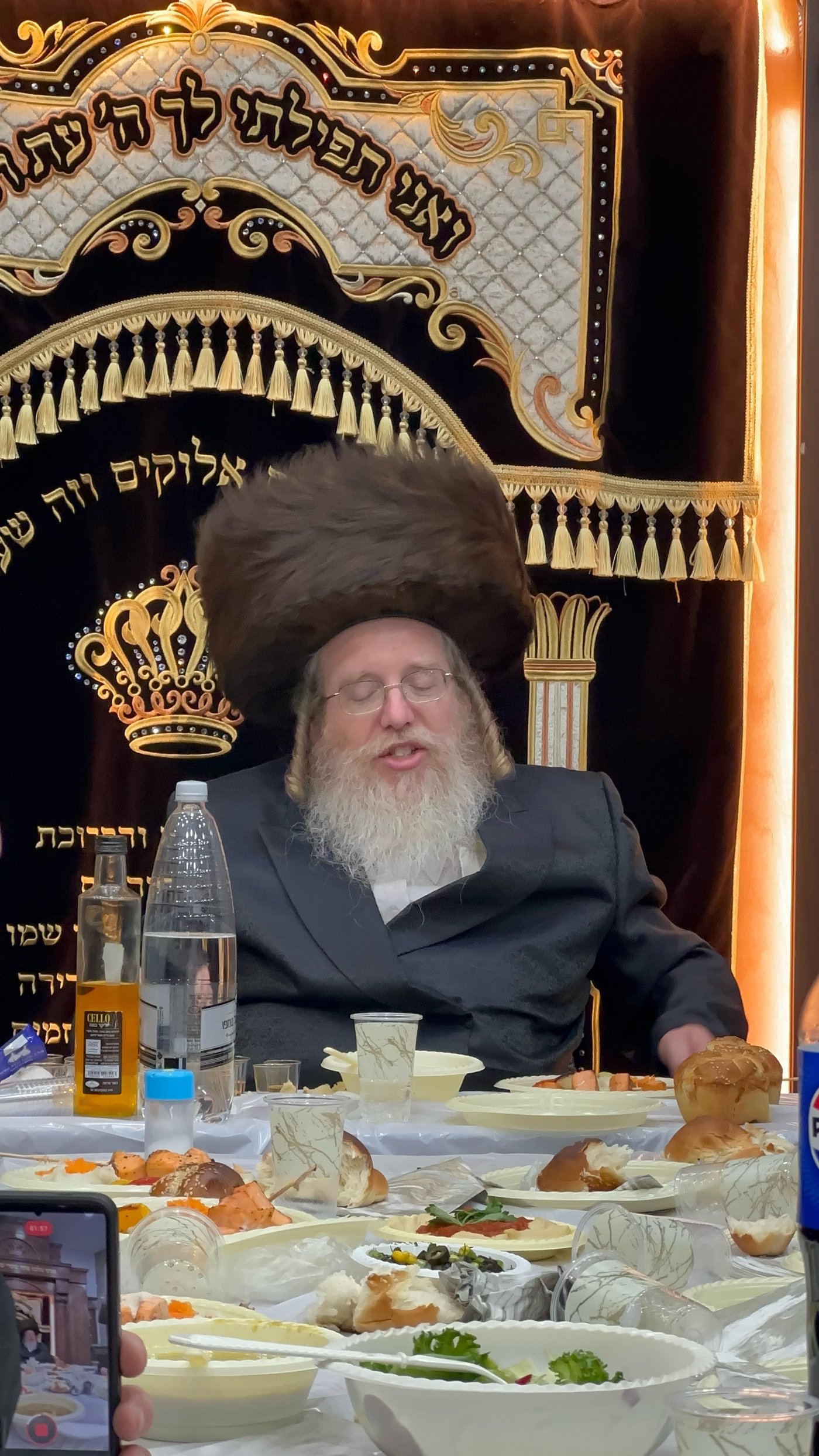 הרה"צ חיים מרדכי רוזנבוים במלווה מלכה בביתר