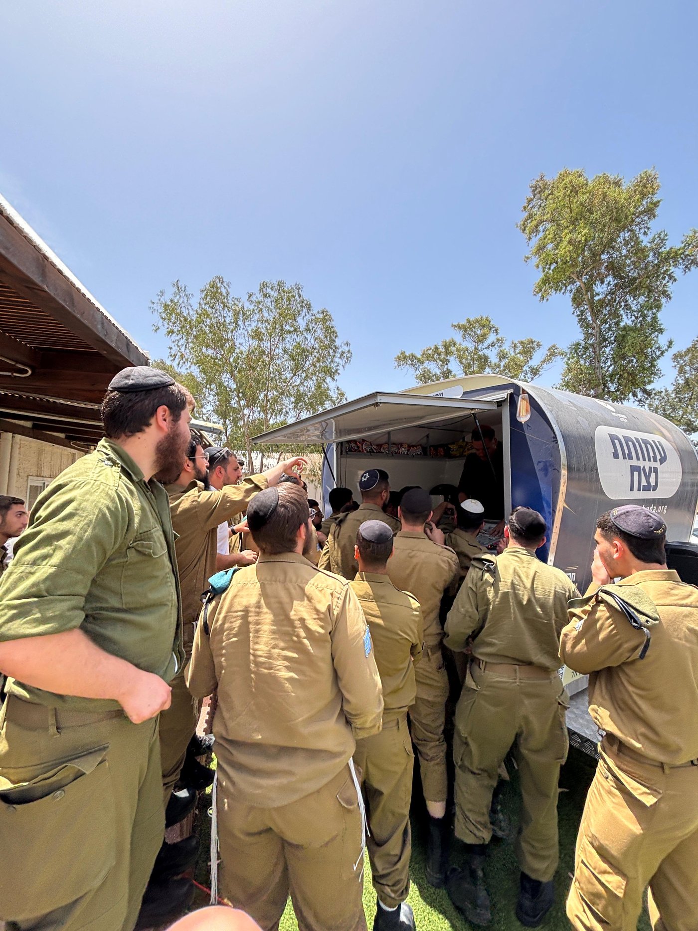 חיילים חרדים ביום הכנה מיוחד לקראת חג השבועות