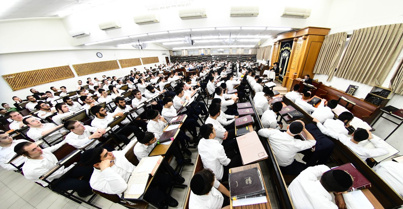 הגה"צ רבי אלימלך בידרמן בשיחת חיזוק ב'קריית מלך'
