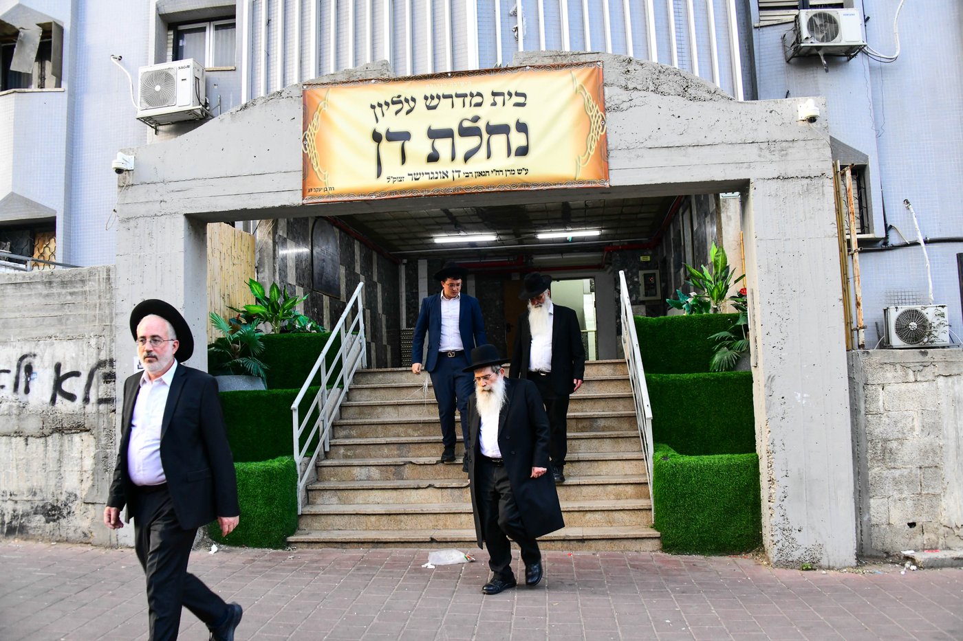 הגאון רבי שרגא שטיינמן בשיחת חיזוק בישיבת 'נחלת דן'