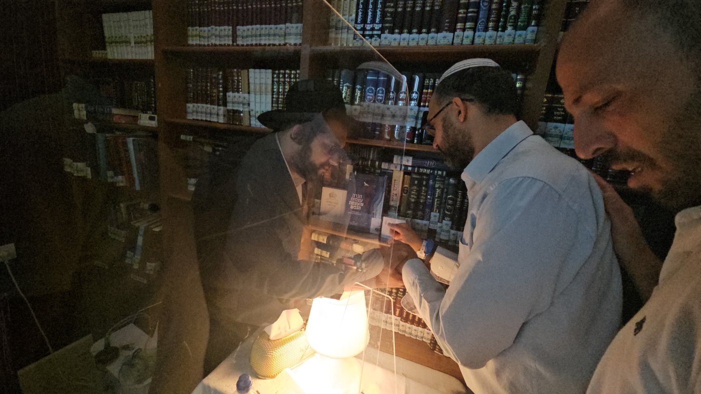 חננאל גז בביקור אצל הגאון הינוקא